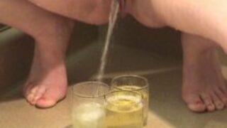 Vidéo jeune fait pipi