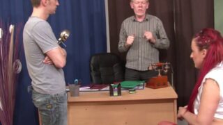 Française brune à couette très coquine avec son professeur